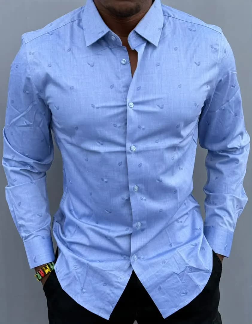 Long-Sleeve Shirt in Patterned Blue 2 - side view