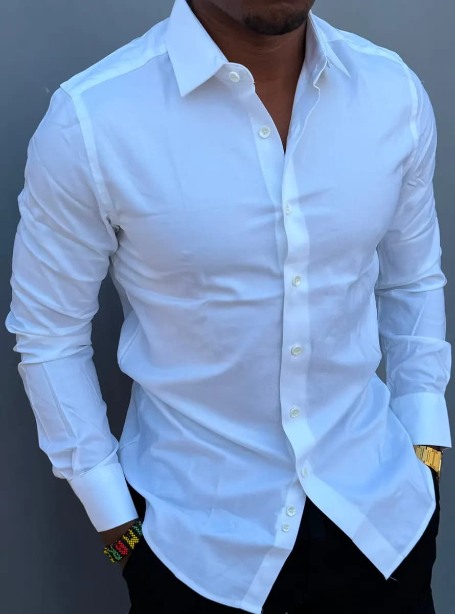 Long-Sleeve Shirt in White - side view