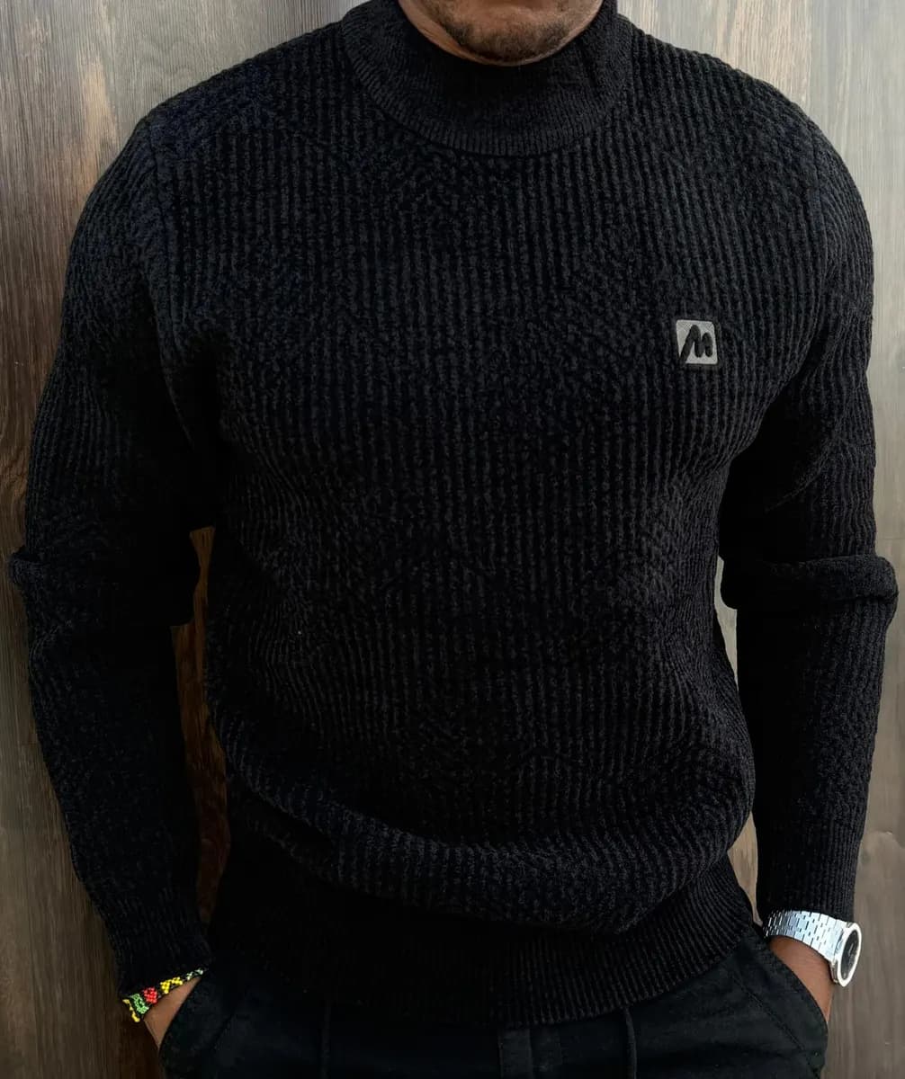 Hoodie in Black - side view