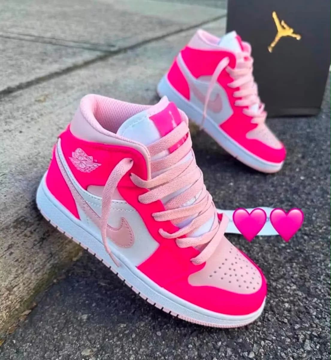Nike Air Jordan 1 in Pink - side view