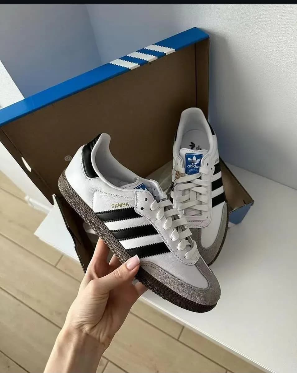 Adidas Samba in Black 2 - side view