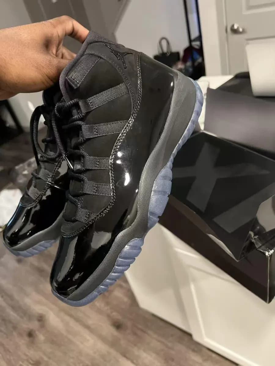 Jordan Sneaker in Black
