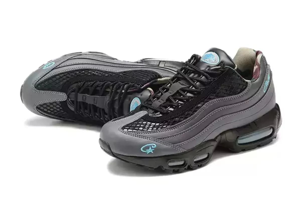 Nike Air Max 95 in Black 2 - side view
