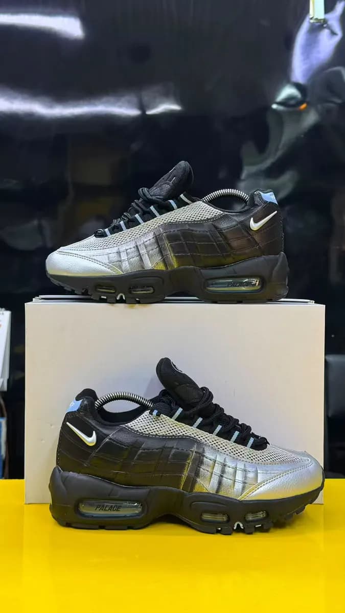 Nike Air Max 95 in Silver - side view