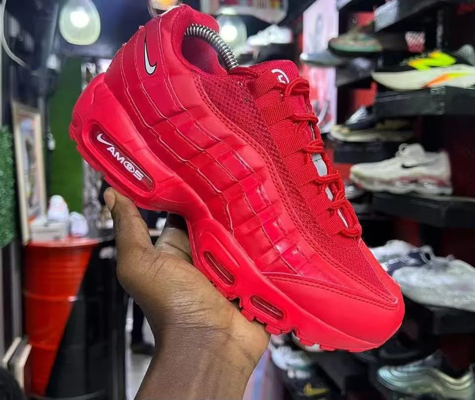 Nike Air Max 95 in Red - side view