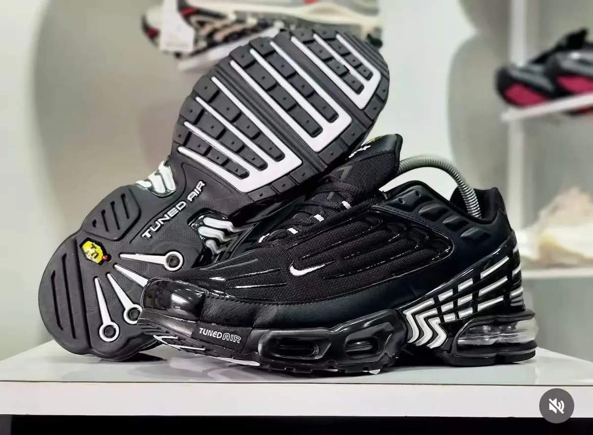 Nike Sneaker in Black