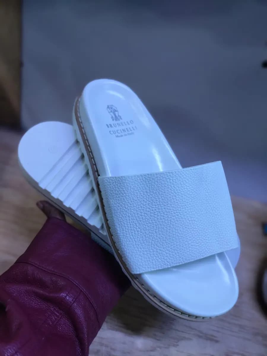 Mule in White - side view