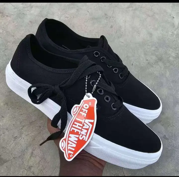 Vans Classic Low Top Sneakers