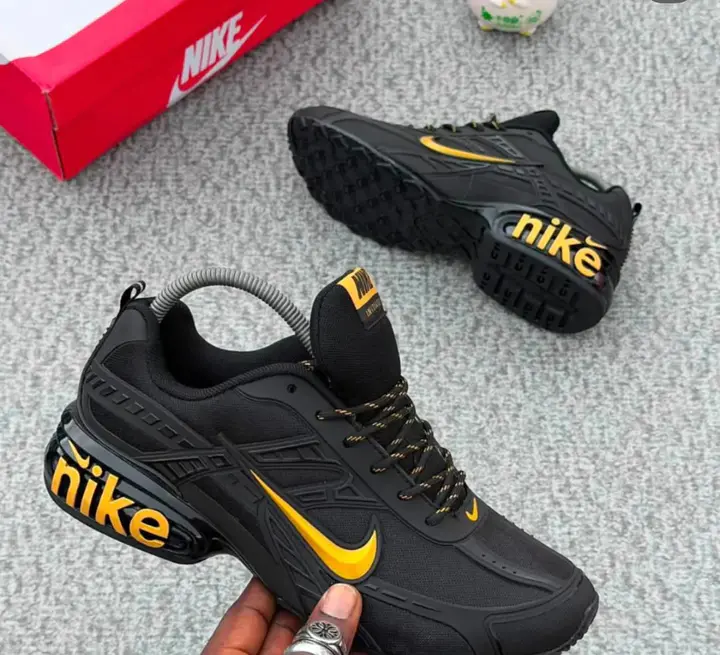 Nike Initiator Black Yellow Sneakers